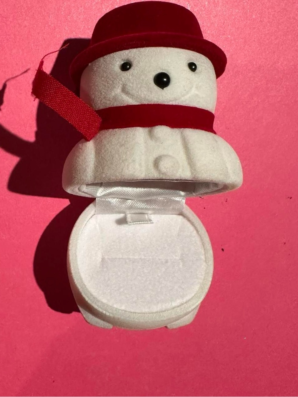 Velvet snow man jewelry ring box.